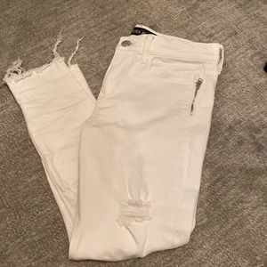 Express mid rise ankle legging distressed white jeans. Size 4 short.